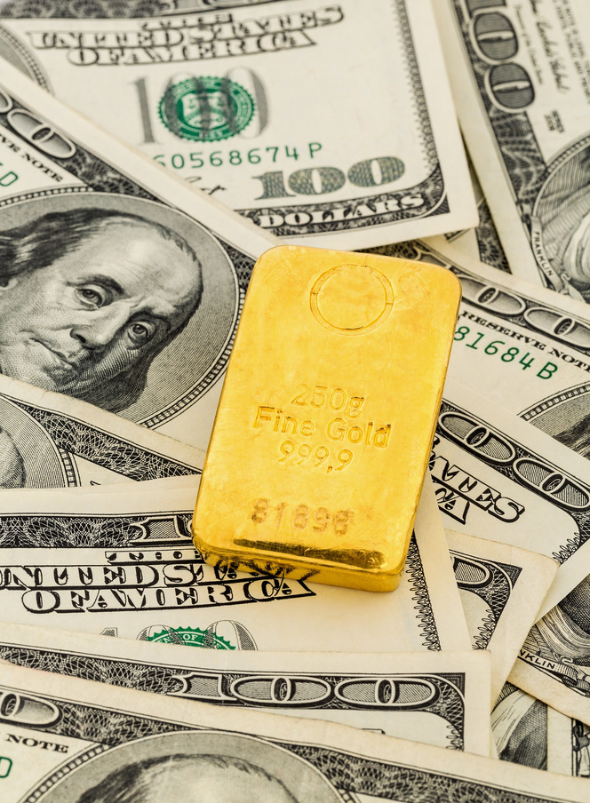 Understanding the Inverse Relationship Between Gold and the Dollar